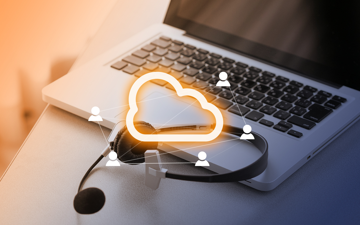 Orange Wolke mit Laptop und Headset