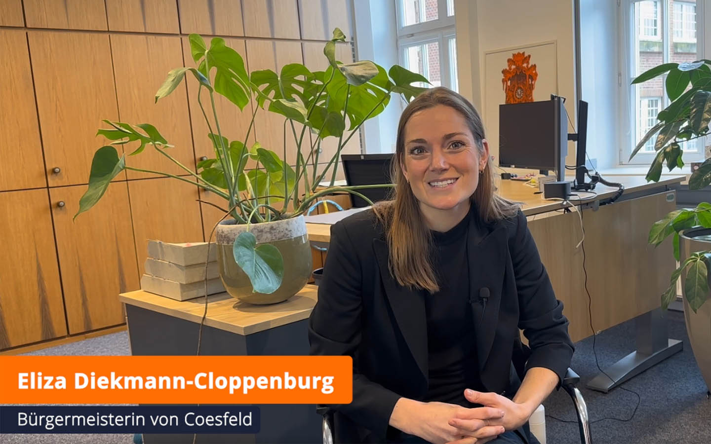 Eliza Diekmann-Cloppenburg, Bürgermeisterin von Coesfeld, sitzt in ihrem Büro